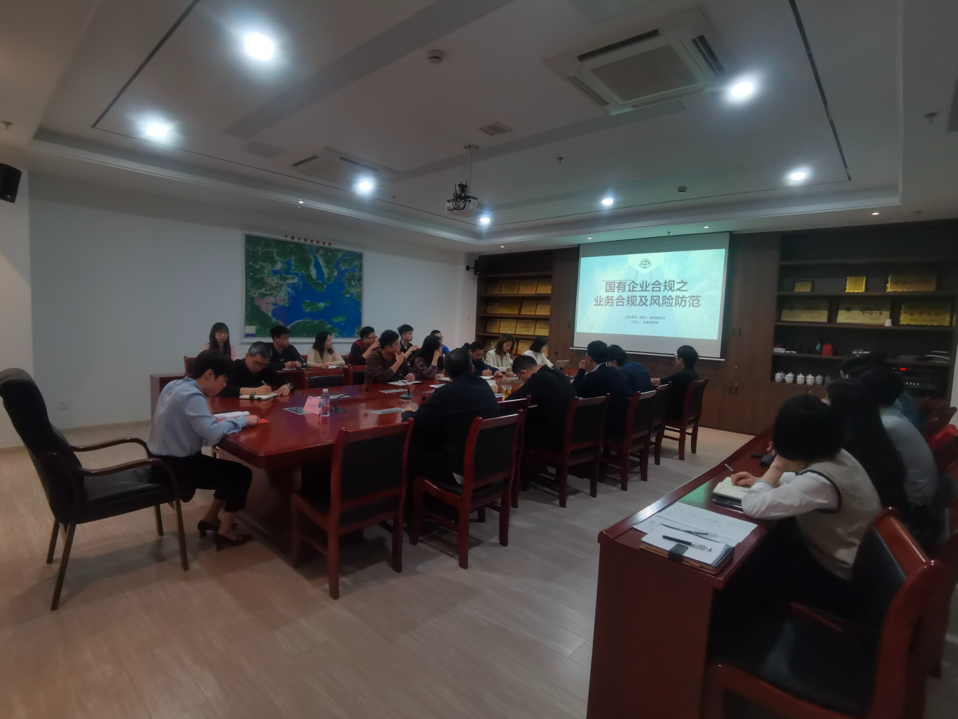 合規(guī)講堂第一課——市交投物流集團開展國企業(yè)務(wù)合規(guī)及風(fēng)險防范培訓(xùn)，劉招蕊拍攝.jpg