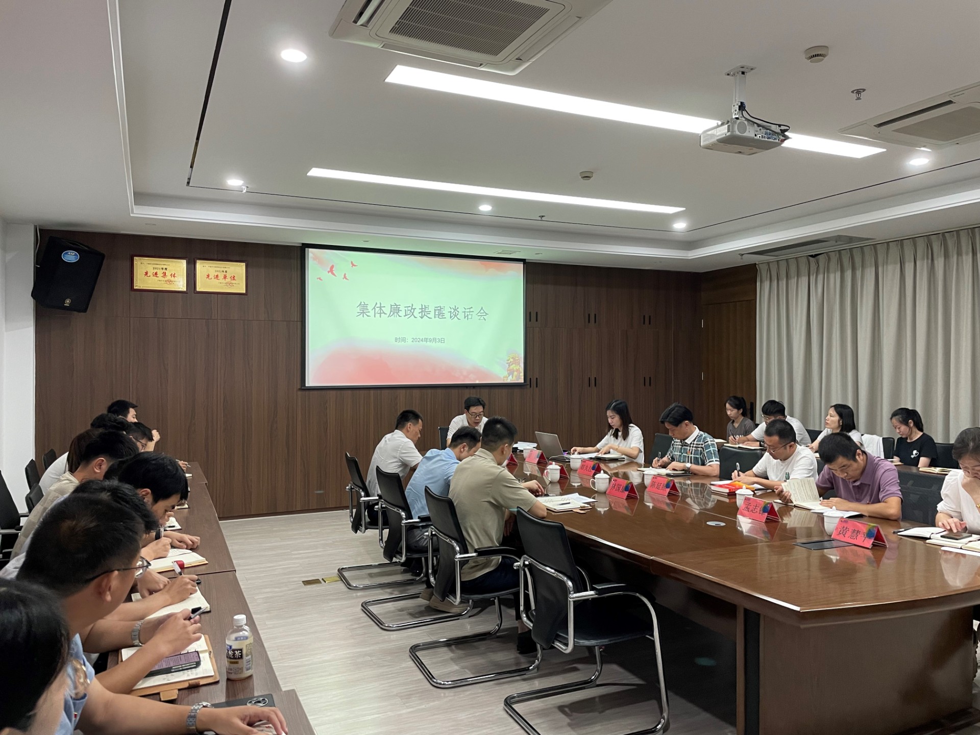 市交投集團(tuán)領(lǐng)導(dǎo)深入市交投物流集團(tuán)市交投勘察設(shè)計公司開展聯(lián)系點(diǎn)工作，葉嵐清拍攝2.jpg